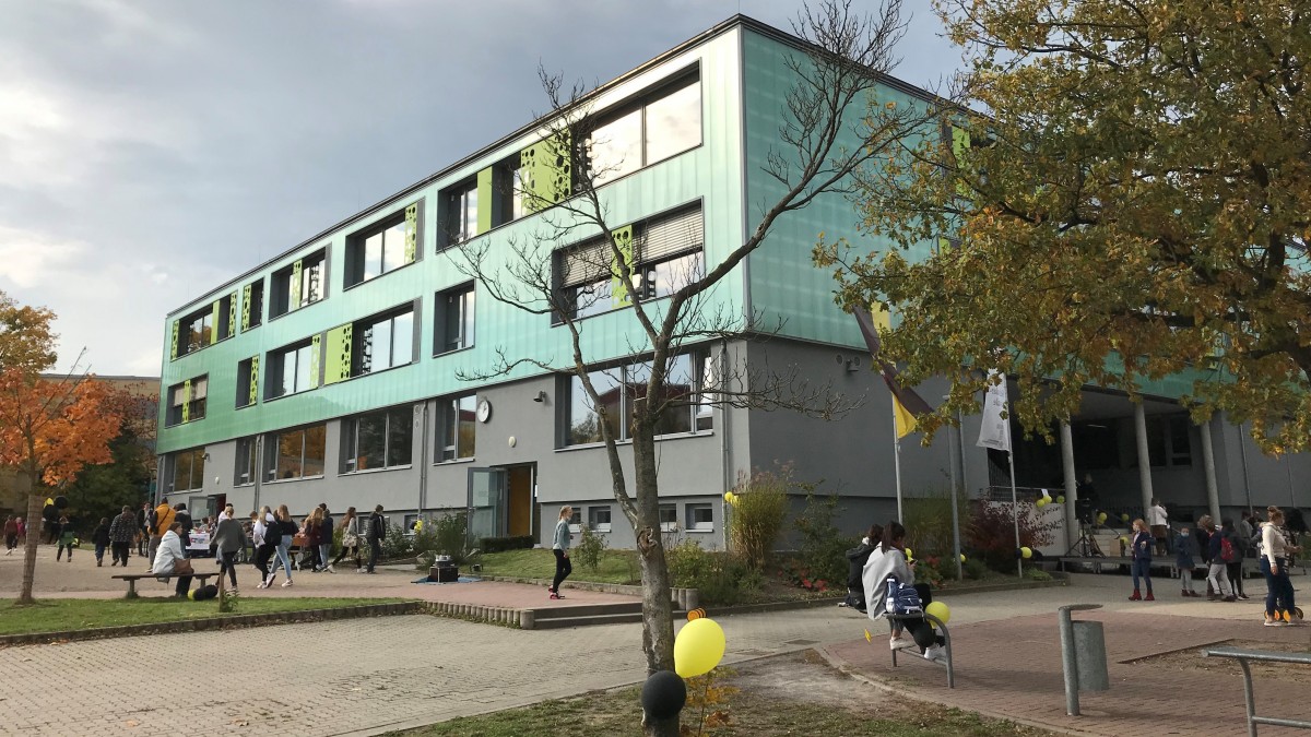 Blick aufs Schulgebäude
