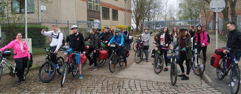 Ausgangspunkt der Fahrradtour war der Schulhof am 16. April in Magdeburg.