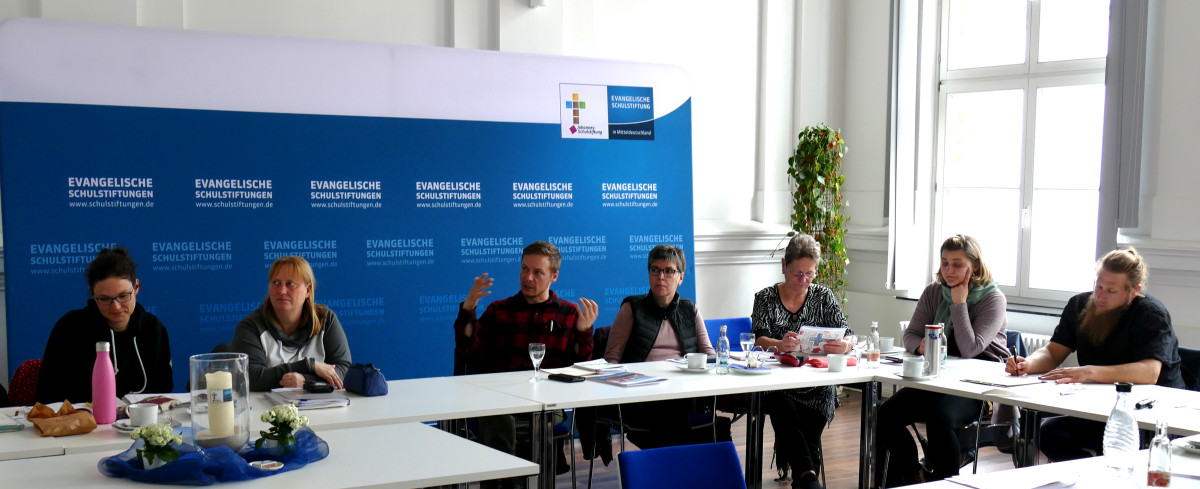 Pädagoginnen und Pädagogen aus Thüringen und Sachsen-Anhalt arbeiten am Thema „inklusive Übergänge gestalten“.